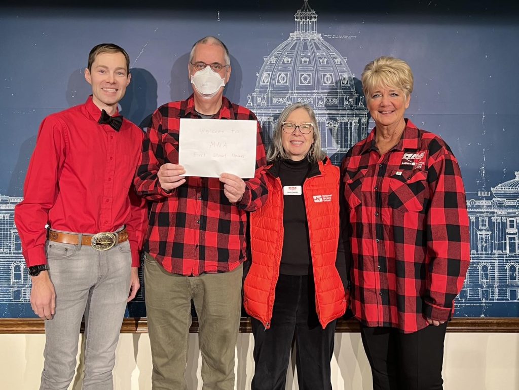 Award ceremony: four nurses, one holding up a certficate